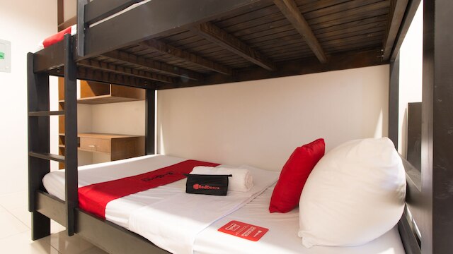 レッドドアーズ プラス アッ ディオラ ヴィラモンテ バコロド