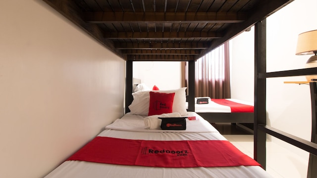 レッドドアーズ プラス アッ ディオラ ヴィラモンテ バコロド