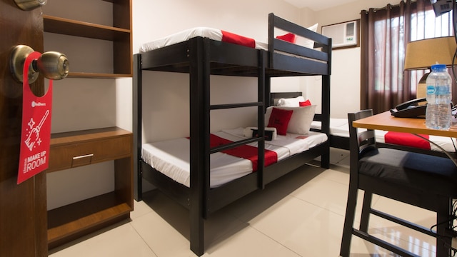 レッドドアーズ プラス アッ ディオラ ヴィラモンテ バコロド