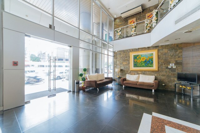 レッドドアーズ プラス アット エ ロドリゲス コーナー バナウェ