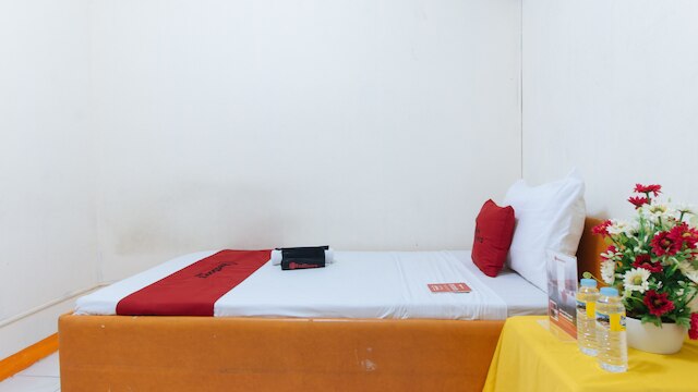 レッドドアーズ ニア イースト アベニュー メディカル センター