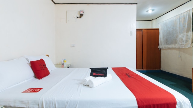 レッドドアーズ ニア イースト アベニュー メディカル センター