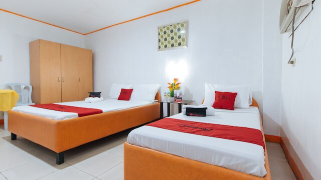 レッドドアーズ ニア イースト アベニュー メディカル センター