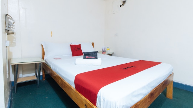 レッドドアーズ ニア イースト アベニュー メディカル センター