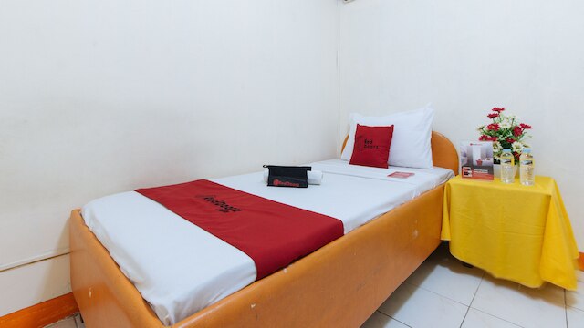 レッドドアーズ ニア イースト アベニュー メディカル センター