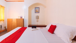 レッドドアーズ ニア イースト アベニュー メディカル センター