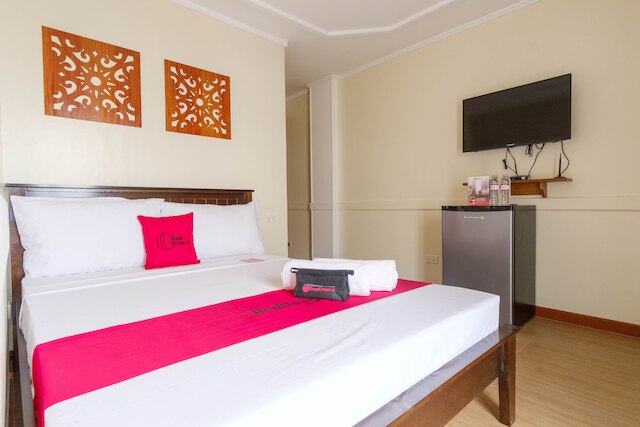 レッドドアーズ プラス ニア ジョンソン アンド ジョンソン パラナャーケ