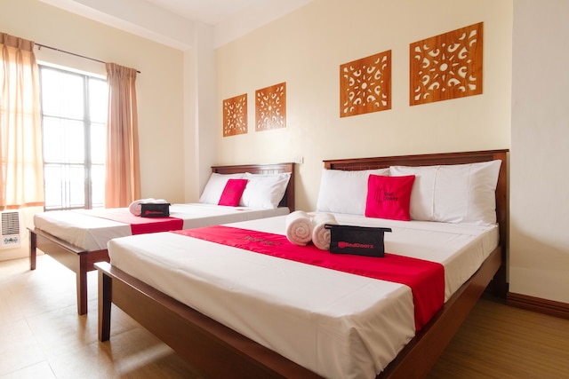 レッドドアーズ プラス ニア ジョンソン アンド ジョンソン パラナャーケ