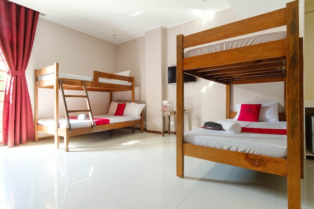 レッドドアーズ プラス アット ウエスト ノーティカル ロード プエルト ガレラ