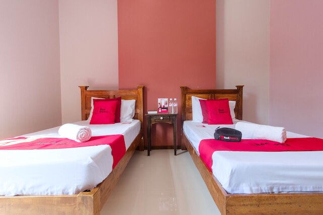 レッドドアーズ プラス アット ウエスト ノーティカル ロード プエルト ガレラ