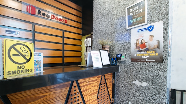 レッドドアーズ ニア キアポ チャーチ マニラ