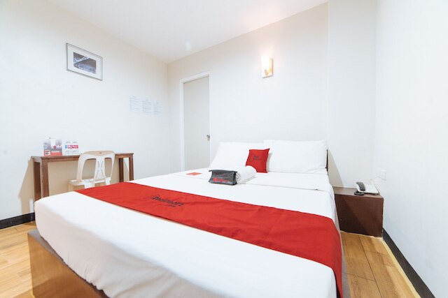 レッドドアーズ ット ロザリオ ストリート バコロド