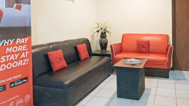 レッドドアーズ ニア バクレー ドライブ スーパー メトロ