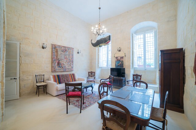 HT1 - カーサ ルームズ