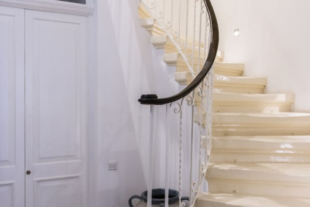 AG1 - カーサ ルームズ