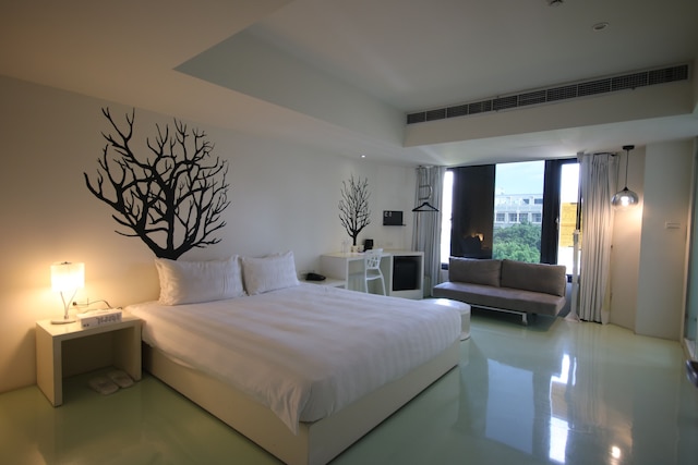 Papa Whale - Kaohsiung Formosa Boulevard