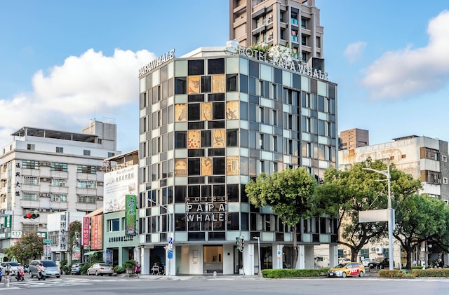 Papa Whale - Kaohsiung Formosa Boulevard