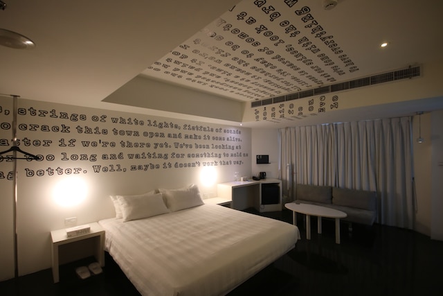 Papa Whale - Kaohsiung Formosa Boulevard