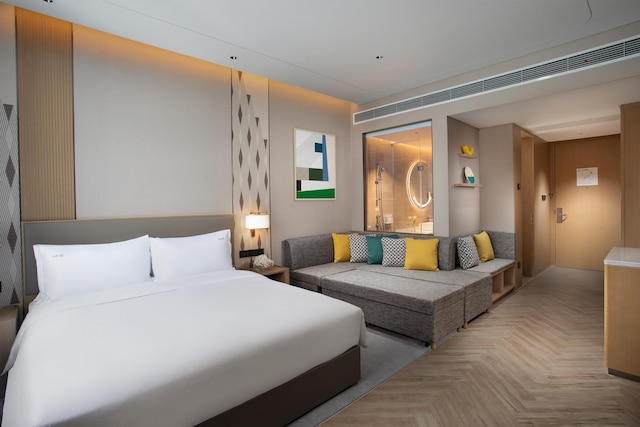 Holiday Inn Wuxi Central Station by IHG