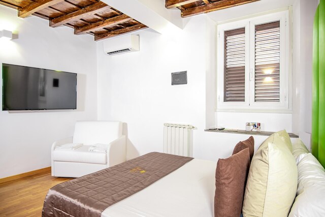 トレヴィ クイーン アパートメンツ