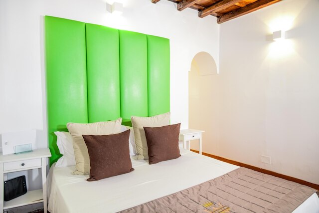 トレヴィ クイーン アパートメンツ