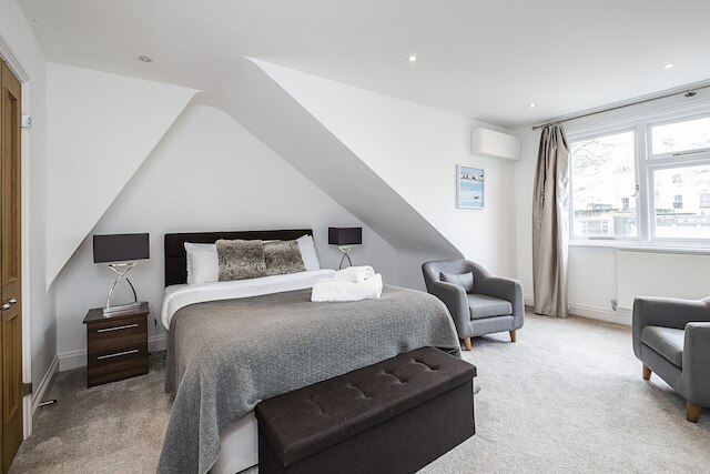 ザ ポーチェスター ガーデンズ - モダン & ブライト 4 ベッドー ウィズ ガーデン アンド パーキング