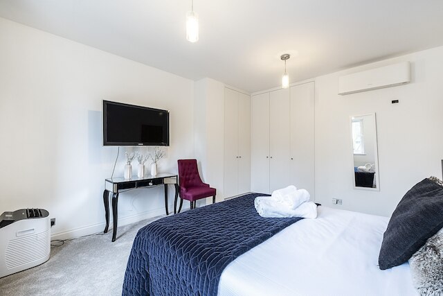 ザ ポーチェスター ガーデンズ - モダン & ブライト 4 ベッドー ウィズ ガーデン アンド パーキング