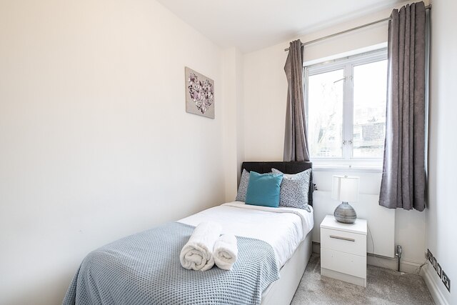 ザ ポーチェスター ガーデンズ - モダン & ブライト 4 ベッドー ウィズ ガーデン アンド パーキング