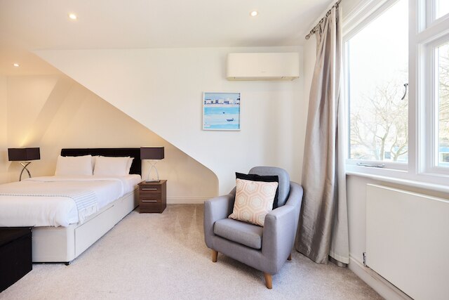 ザ ポーチェスター ガーデンズ - モダン & ブライト 4 ベッドー ウィズ ガーデン アンド パーキング