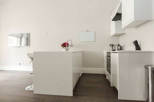 モダン 1 ベッBルーム ペリオド プロパティ イン ケンジントン