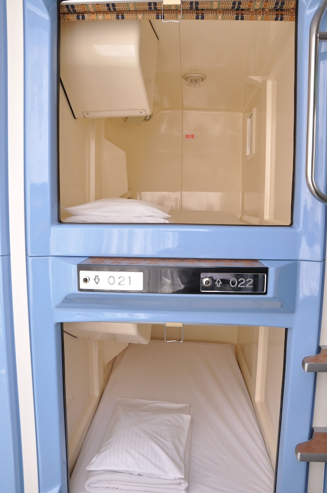 カプセル & サウナ日本 - 男性専用