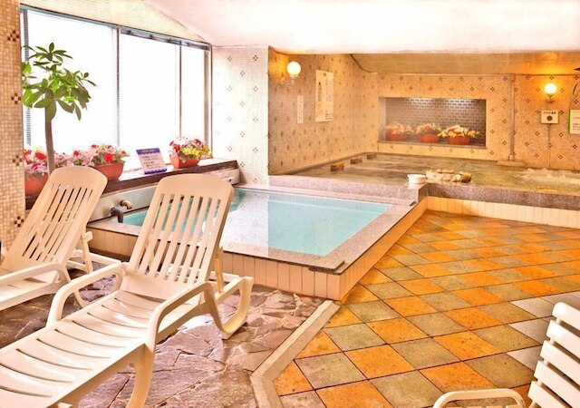 カプセル & サウナ日本 - 男性専用