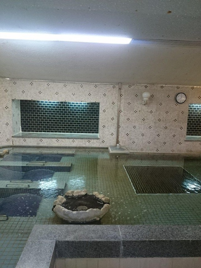 カプセル & サウナ日本 - 男性専用