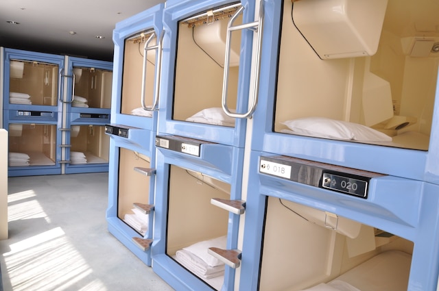 カプセル & サウナ日本 - 男性専用