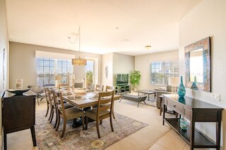 スプリング レイクビュー 3 ベッドルーム コンド バイ レッドオーニング