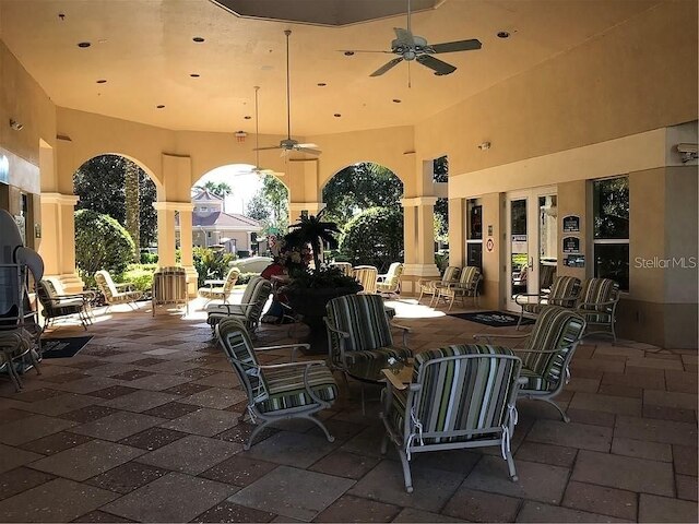 ディス アメージング 6 ベッドルーム プロパティ ウィズ ア レイク ビュー ヴィラ バイ レッドオーニング