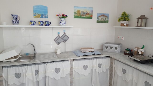 アダウラシー、海向かいのヴィラ