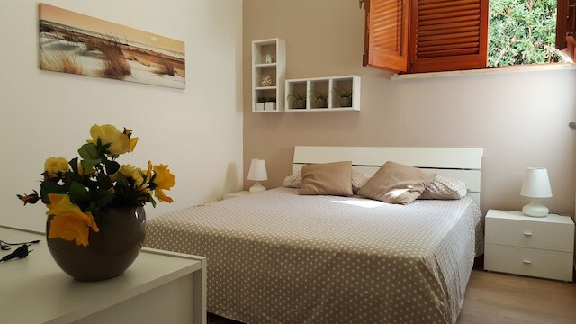 アダウラシー、海向かいのヴィラ