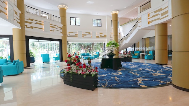 ヴューパレス、アルトテルキューエイト