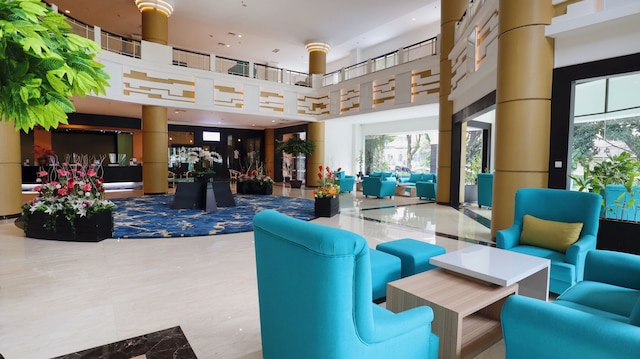 ヴューパレス、アルトテルキューエイト