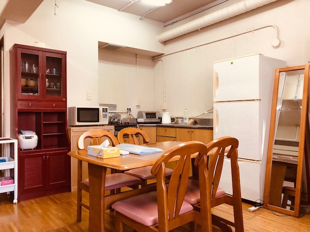 西陣 IVY 105 (ベッド 5 台)