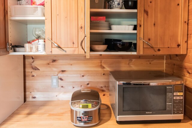 伊豆ハウス ラグジュアリー ログ、快適な暖炉