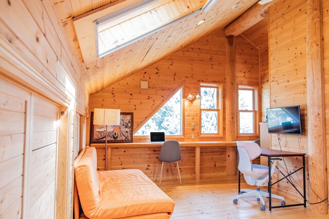 伊豆ハウス ラグジュアリー ログ、快適な暖炉