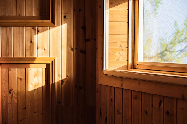 伊豆ハウス ラグジュアリー ログ、快適な暖炉