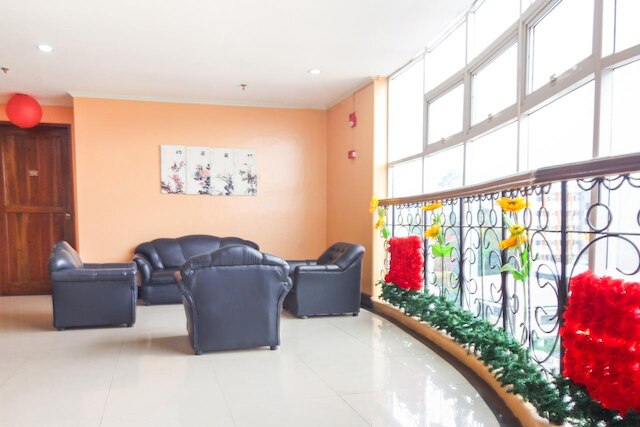 ジェイ ワイ クラウン パレス