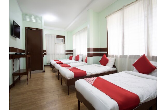 ジェイ ワイ クラウン パレス