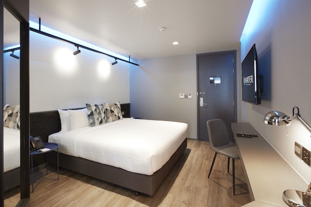 ザ クォーター シーロム バイ UHG