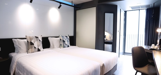 ザ クォーター シーロム バイ UHG