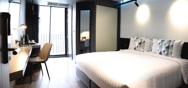 ザ クォーター シーロム バイ UHG