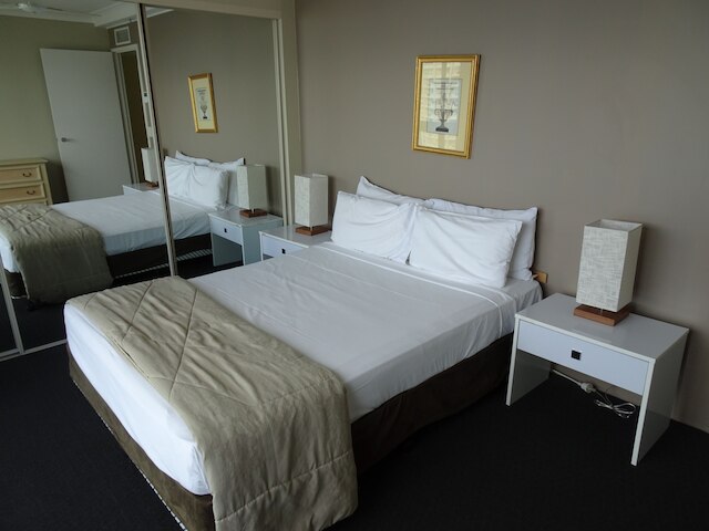 2 アンド 3 ベッドルーム アパートメンツ ウィズン クラウン タワーズ